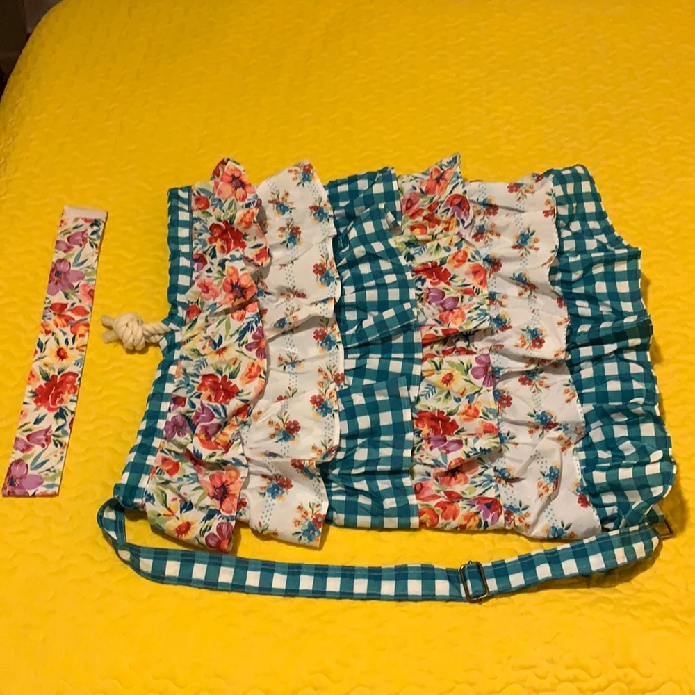 NWOT Pioneer Woman Laundry Bag